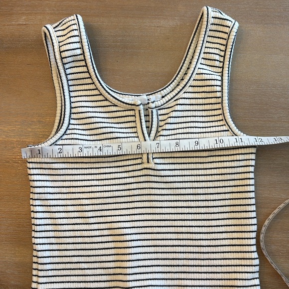 O'Neill Black and White Striped Crop Top - Picture 10 of 10